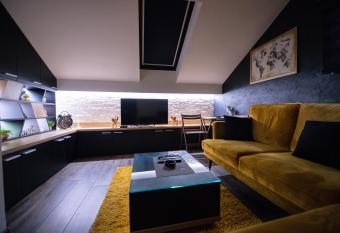 Lux Jefimija has rooms with a private hot tub