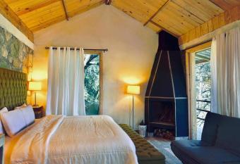 Caba  a El Encino II En Real del Monte allows 18 year olds to book a room