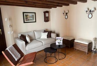 Vivienda tur  stica La Caldera allows 18 year olds to book a room