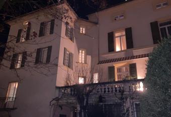 LA TOUR YVELINE allows 18 year olds to book a room