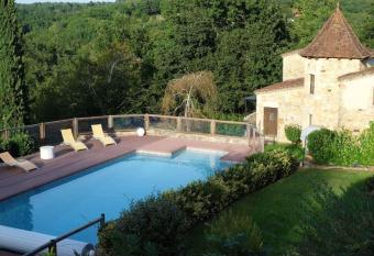 Maison de 2 chambres avec piscine partagee terrasse amenagee et wifi a Puy l Eveque has Balcony rooms