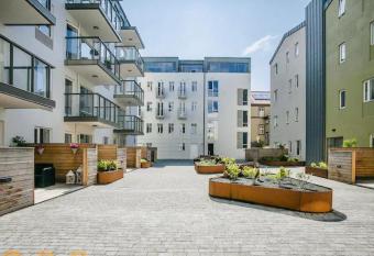 Luxury New Apt in Downtown (83 sqm) has Balcony rooms