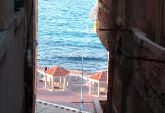                     -                    has rooms with a private hot tub