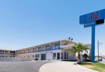 Motel 6 Barstow, Ca - Route 66 has Smoking rooms