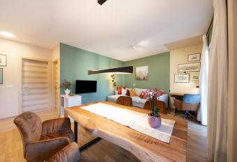 Apartment Huita has Balcony rooms