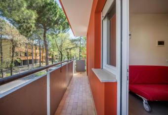 Villa Luca Trilocale 1 has Balcony rooms