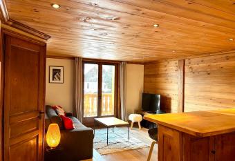 Chic And Cosy Apt With Balcony In Megeve has Balcony rooms