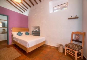 Florr   Blossom allows 18 year olds to book a room