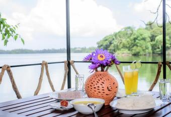 Scenery River Star Hotel has Balcony rooms