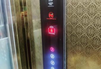 Green View Residency has rooms with a private hot tub