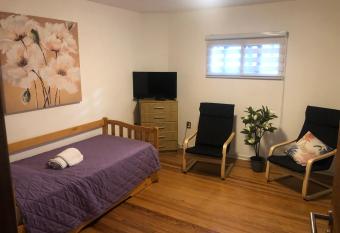 Habitaci  n cuarto grande con ba  o privado en Parque Rod   has Balcony rooms