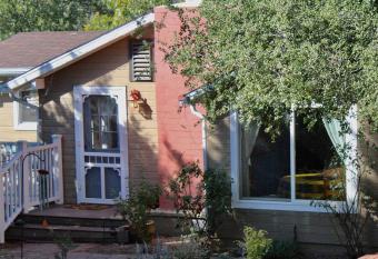 Blue Bird Cottage has Balcony rooms