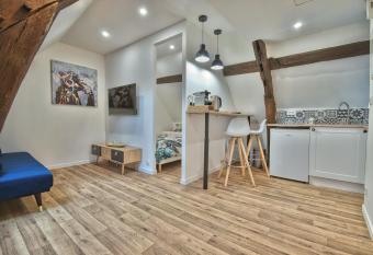 Le COSY has Balcony rooms