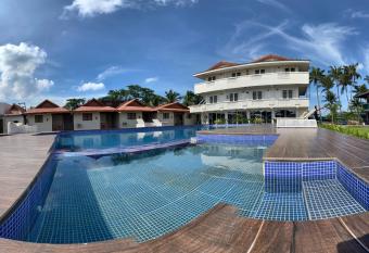 Shoreland Beach Resort by Cocotel has Balcony rooms