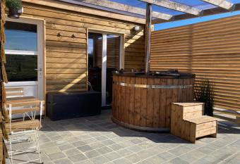 L Eddy lodge allows 18 year olds to book a room