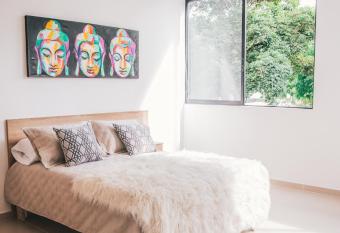 APARTASUITES 21 A allows 18 year olds to book a room