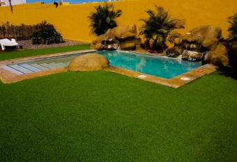 Vivienda Vacacional Folillo allows 18 year olds to book a room