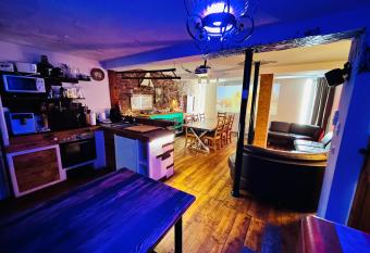 bookeinfach Unique allows 18 year olds to book a room