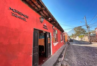 Hostal Morenos Antigua has Balcony rooms