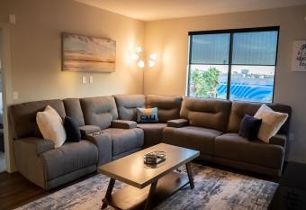 Smart & Luxurious ~ Mins to Disney ~ Queen Beds allows 18 year olds to book a room