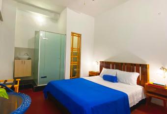 La Puerta Azul by La Puerta Hostels has Balcony rooms