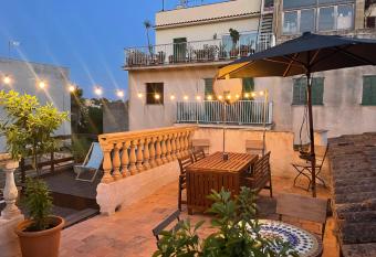 CasaDesigual has Balcony rooms