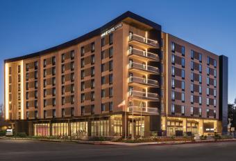 Home2 Suites by Hilton Woodland Hills Los Angeles has Balcony rooms