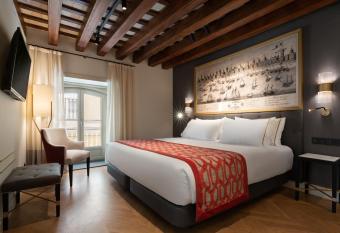  urea Casa Palacio Sagasta by Eurostars Hotel Company allows 18 year olds to book a room