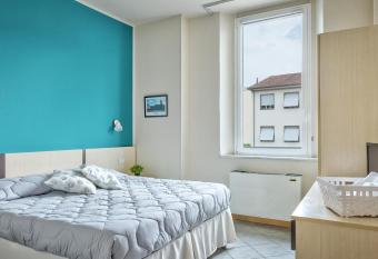 Affittacamere de    Cappuccini allows 18 year olds to book a room