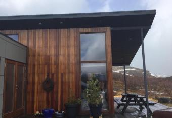 Vonarland allows 18 year olds to book a room