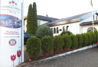 Castello Bianco has Balcony rooms