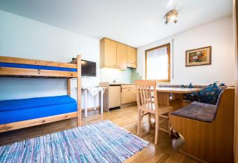 Issingerhof App 2 has Balcony rooms