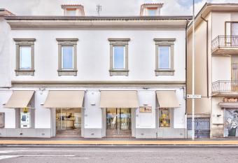 Affittacamere il Puntone allows 18 year olds to book a room