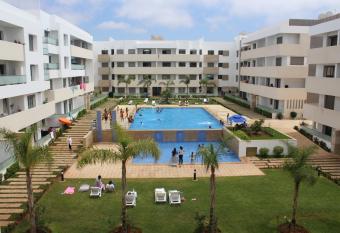 Paradise Palge et Piscines allows 18 year olds to book a room