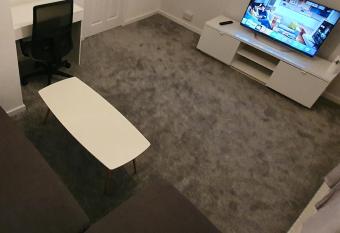 Lovely 2 Bedroom apartment near JLR, Royal Mail, Fedex, Airport & retail park has rooms with a private hot tub