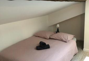 Allies 204 Super studio refait a neuf allows 18 year olds to book a room