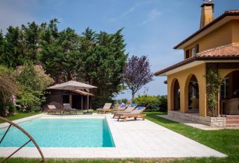 Villa Enara has Balcony rooms