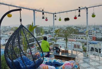 Raahi Backpacker s Hostel has Balcony rooms