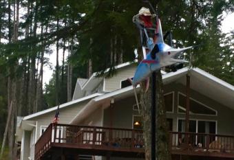 Biker's Bungalow - Near Mendenhall Glacier And Auke Bay Offering Discount On Tours! allows 18 year olds to book a room