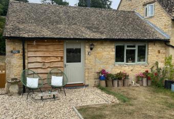 Cosy Cotswolds Self-Contained One Bedroom Cottage allows 18 year olds to book a room