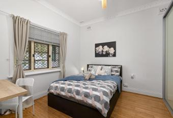 Lidcombe Boutique Guest House near Berala Station3 has Balcony rooms