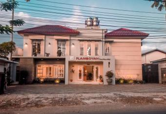 Hotel Flamboyan has Balcony rooms