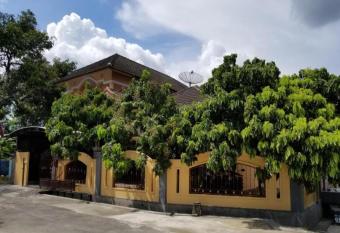 Algira Homestay Prambanan has Balcony rooms