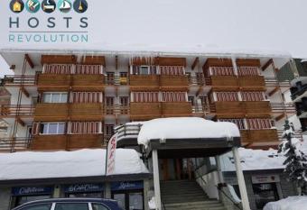 Ski slopes apartment has Balcony rooms