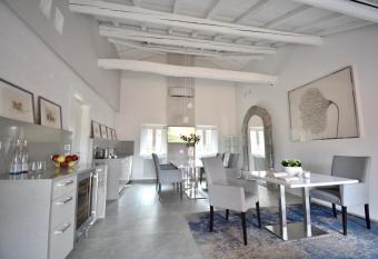 Rubiera Relais B&B allows 18 year olds to book a room