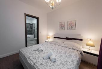 Tonitza Apartments allows 18 year olds to book a room