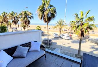 Boutelou playa con vistas al mar allows 18 year olds to book a room