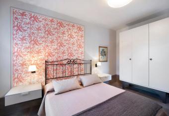 Victoria Apartments Fil Rouge has Balcony rooms