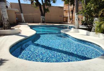 Hotel las c  pulas has Smoking rooms