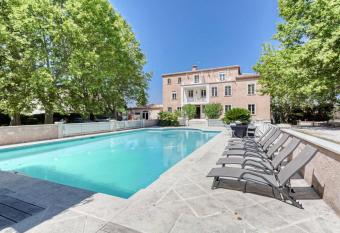 DOMAINE DE LA NERTHE- HOTEL PROVENCE MEDITERRANEE has Balcony rooms